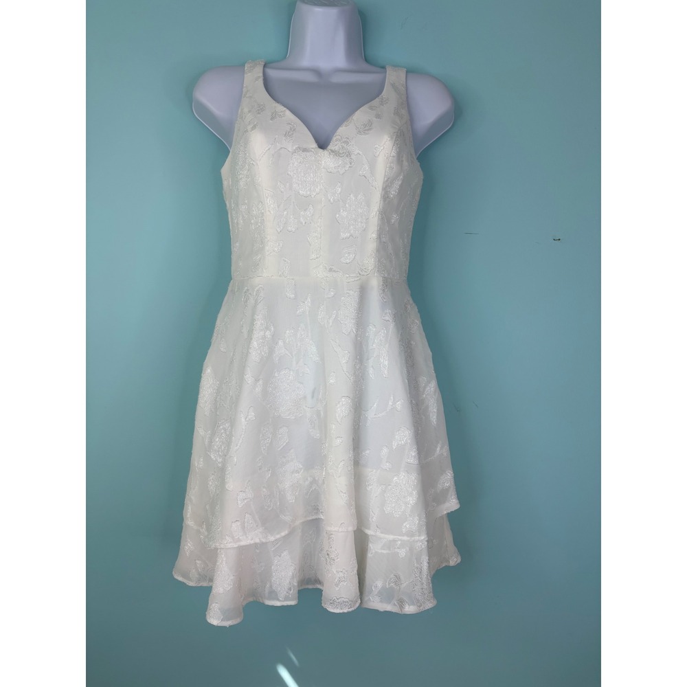 B. Smart White Floral Jacquard Tiered Fit n Flare Dress Size 3 Prom Bachelorette